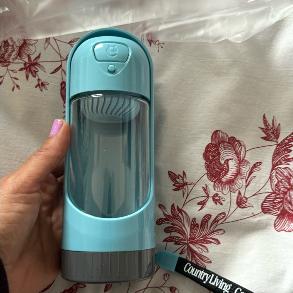 Portable water bottle for dogs and cats.